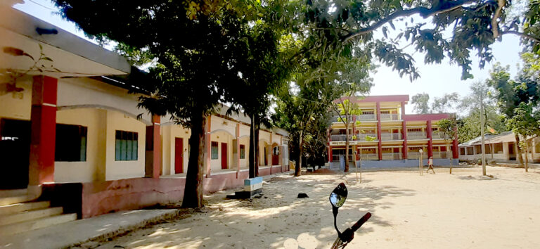 আমাদের বিদ্যালয় প্রাঙ্গণ